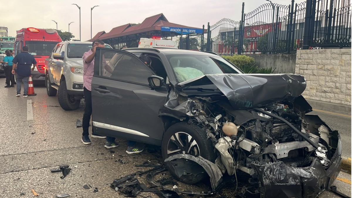 El siniestro vial involucró a cuatro vehículos a la altura de la estación de Metrovía