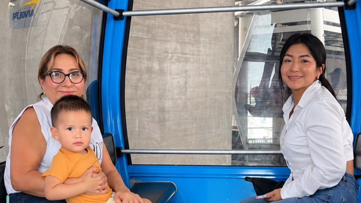 Los bebés de 0 a 2 años pueden viajar en la Aerovía sin pagar pasaje, presentando su cédula de identidad.