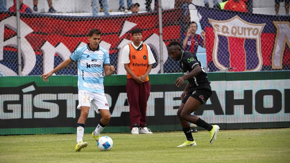 Deportivo Quito e Inter de Quito se enfrentaron por el campeonato nacional de ascenso a la Serie B.