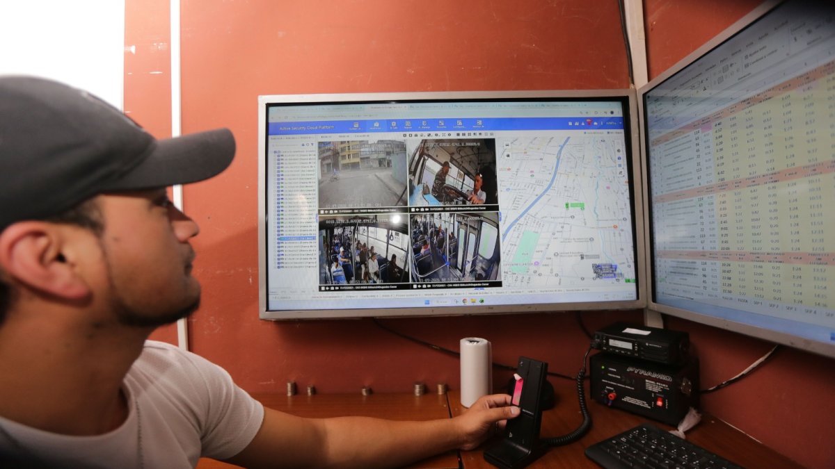 Sistema. En el centro de monitoreo se controla cada unidad y su operación.