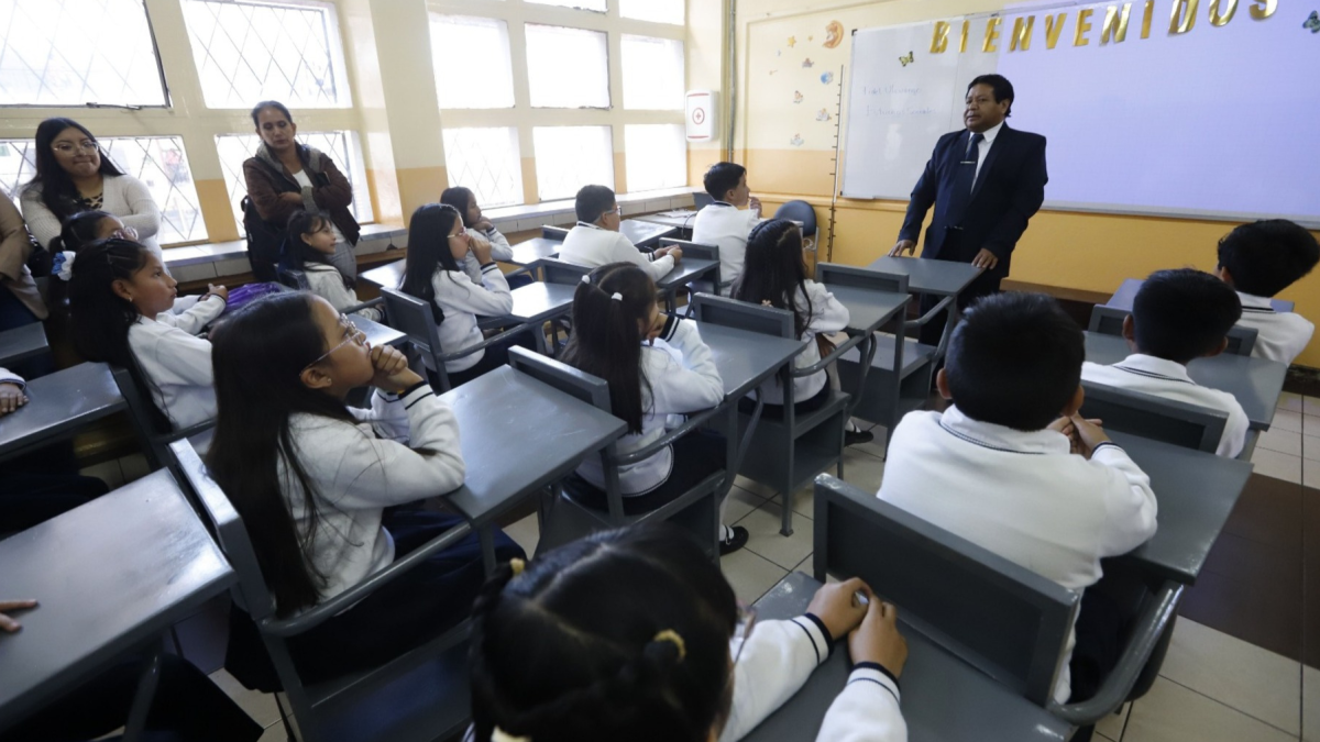 Los resultados de PISA 2025 volvieron a poner bajo la lupa las falencias del sistema educativo ecuatoriano y el rendimiento de los estudiantes.