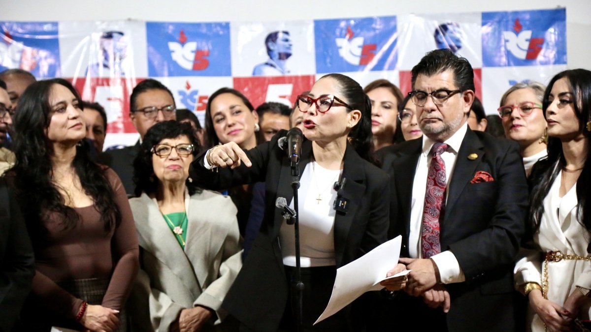 Luisa González buscaba la Prefectura de Manabí de la mano de Pachakuitk.