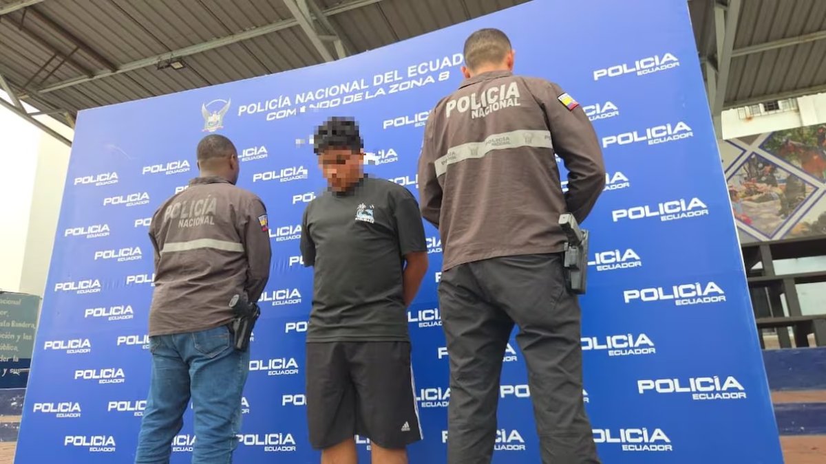 El sospechoso fue trasladado a una unidad judicial de Guayaquil tras ser aprehendido por la Policía.