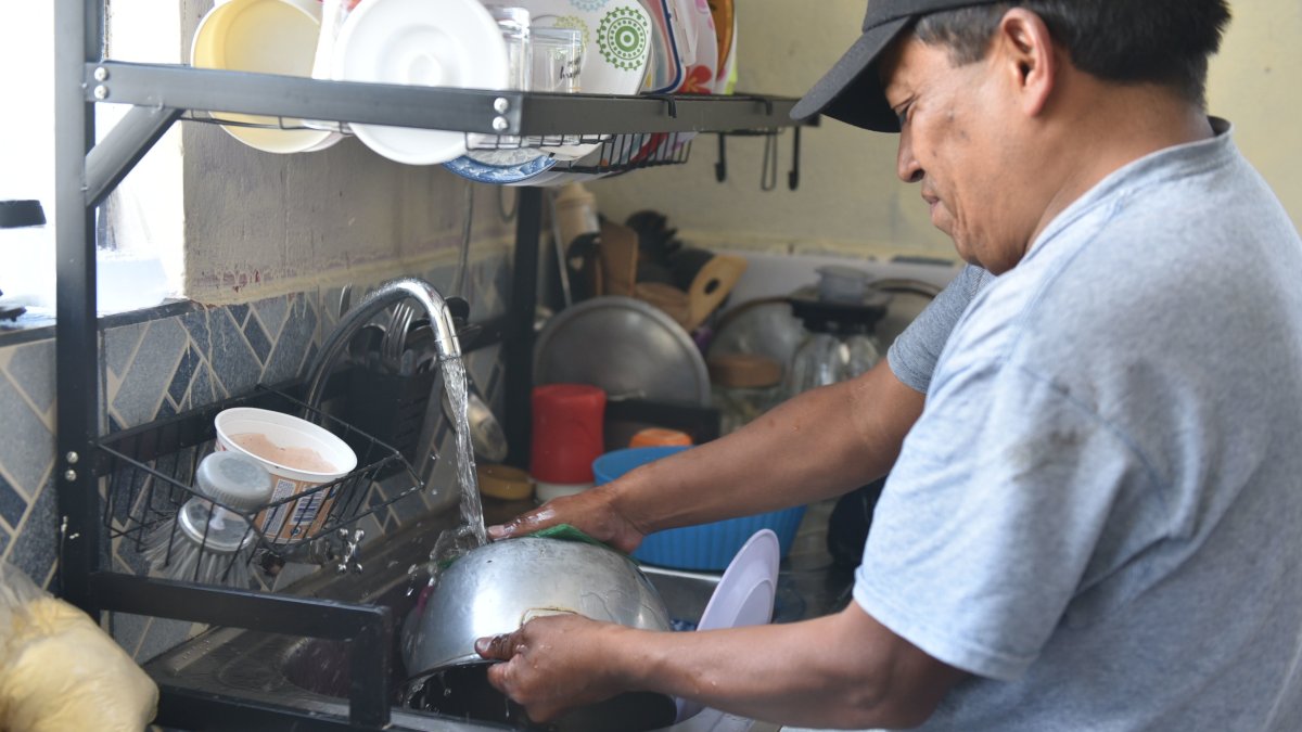 La rotura de una tubería matriz interrumpió el servicio de agua potable en calles de Cumbayá durante la mañana de este lunes.