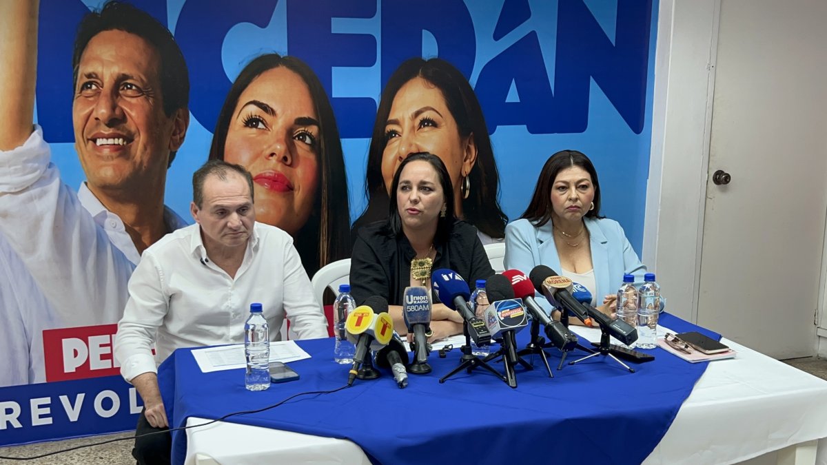 Gabriela Rivadeneira, presidenta de Revolución Ciudadana, durante el anuncio de las candidaturas para Guayas para las elecciones seccionales de 2026.