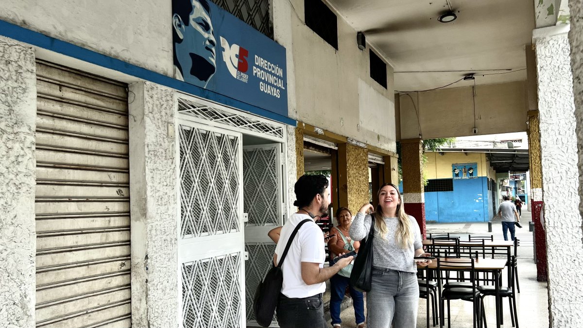 Gabriela Rivadeneira, presidenta de Revolución Ciudadana, anunció en la sede sur del movimiento, en Guayaquil, las acciones que ejecutará la organización política.