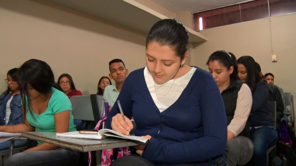 Becas TIC 2026: estudiantes de Ecuador pueden postular hasta el 24 de septiembre para recibir $825.