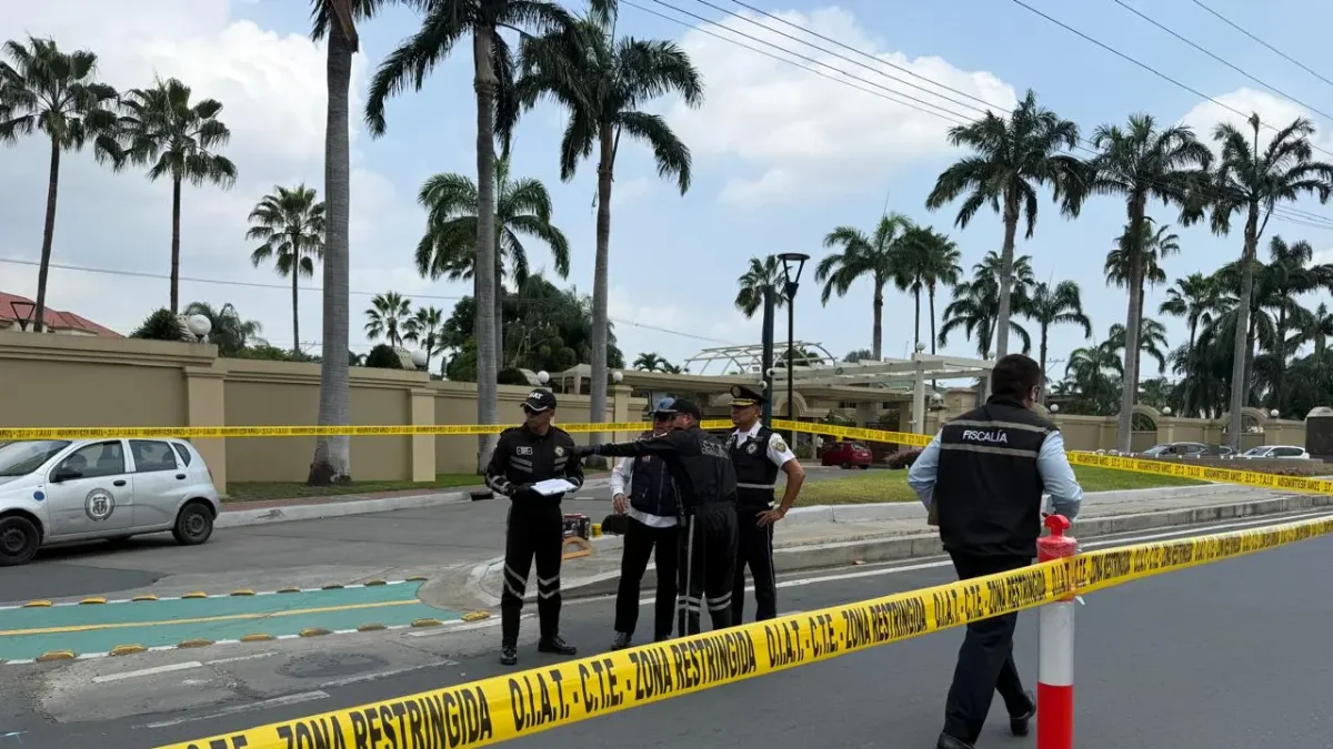 Agentes de la OIAT recrearon este 14 de septiembre el atropellamiento de Mónica Martinich en la avenida Samborondón.