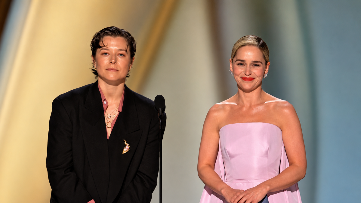 Emilia Clarke y Emma D’Arcy compartieron escenario durante la 78.ª edición de los Premios Emmy, protagonizando uno de los momentos más comentados de la ceremonia.