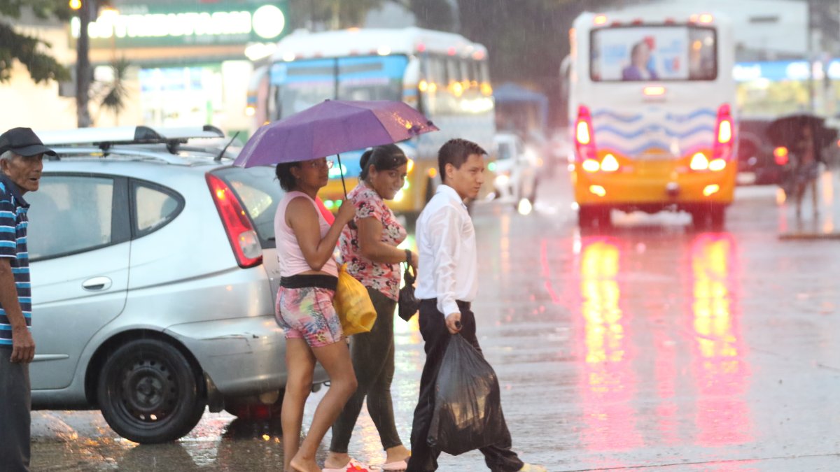 Guayaquil tendrá una jornada cálida este martes, con cielo parcialmente nublado y posibilidad de lluvias aisladas durante la tarde y noche.