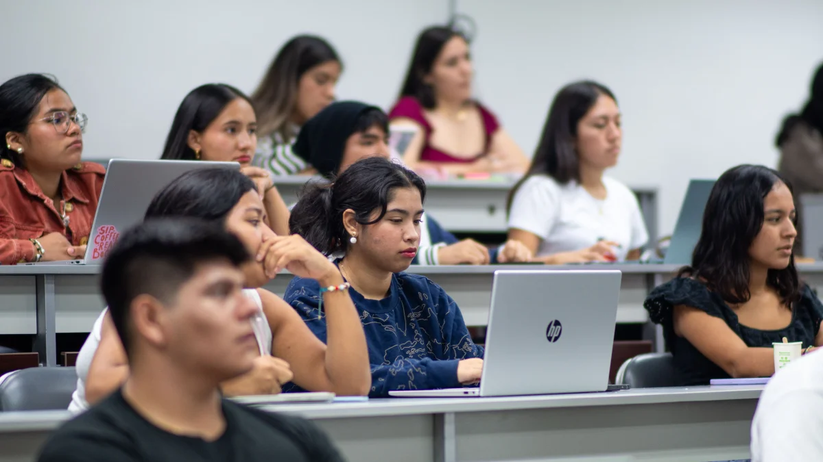 La convocatoria para las Becas TIC 2026 está dirigida a estudiantes de tercer nivel técnico y tecnológico vinculados con las TIC.