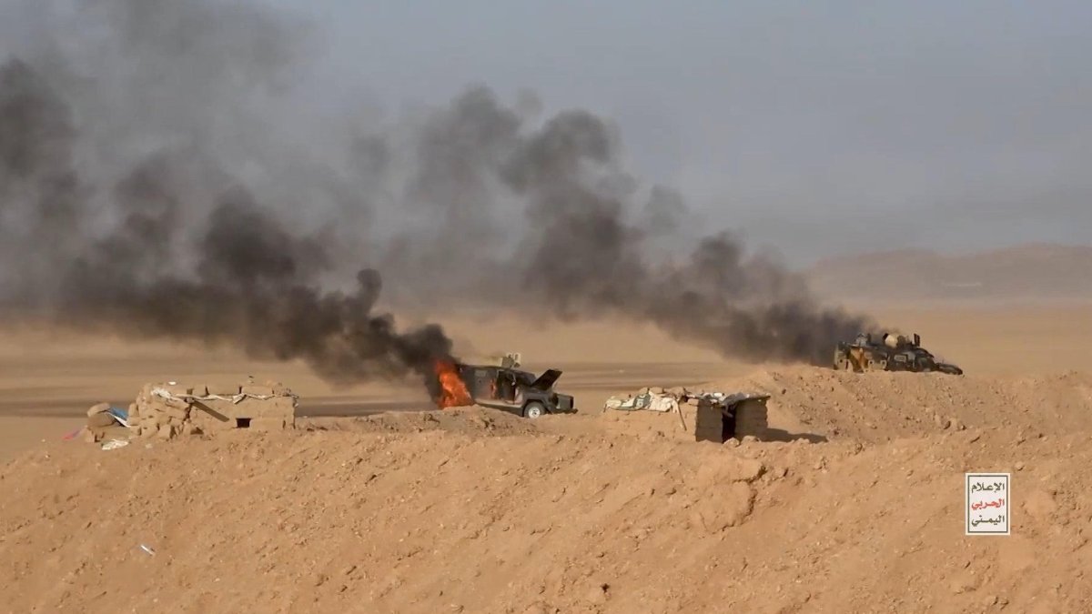 Los hutíes de Yemen difundieron este martes imágenes de bombardeos al este de Al-Jawf, en medio de una severa escalada de los combates entre los hutíes y las fuerzas gubernamentales.