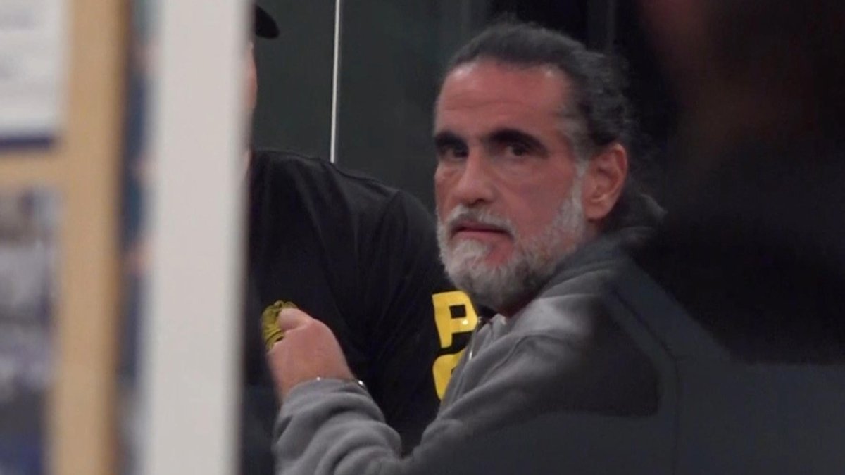 Alex Saab escoltado por agentes de la DEA a su llegada al aeropuerto de Opa-locka, en el condado de Miami-Dade (EE.UU.).
