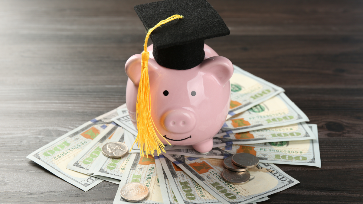 Imagen alusiva al financiamiento educativo de las Becas TIC 2026, que ofrecen $825 para cursos de formación.