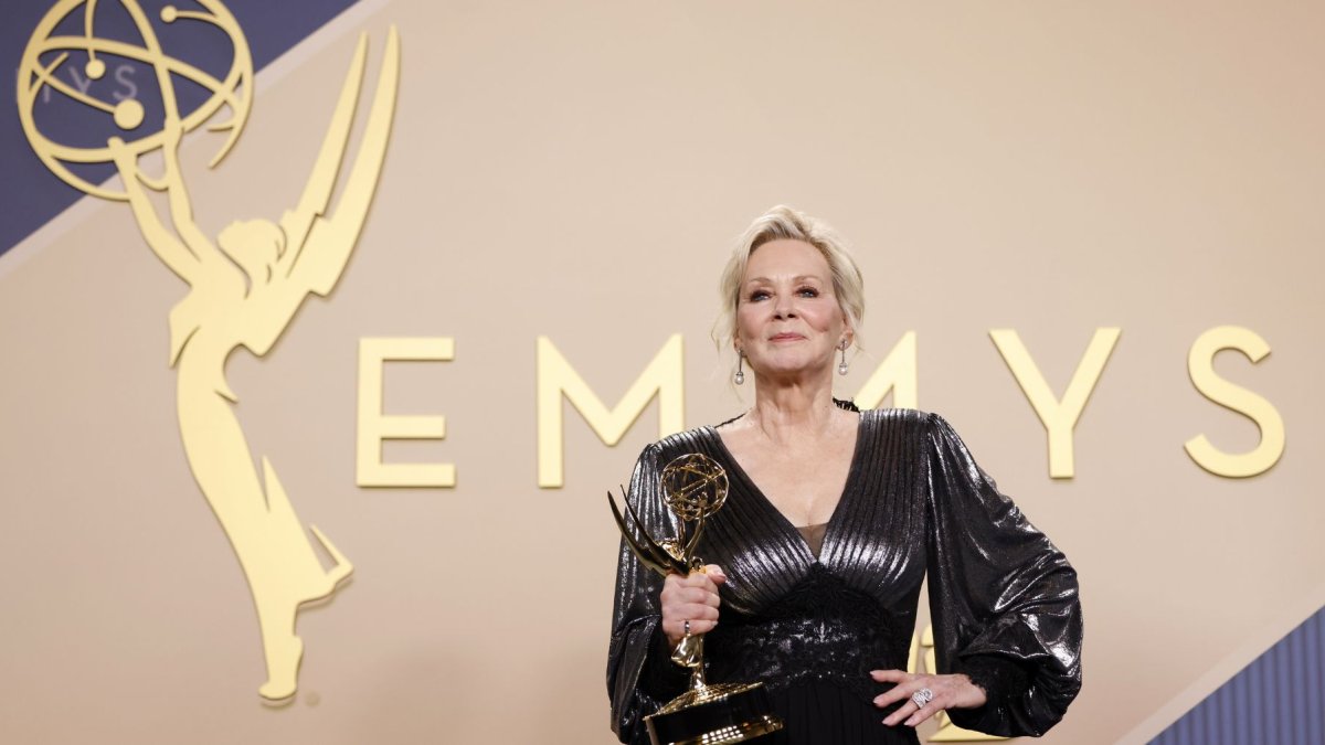 Jean Smart recibe el premio a mejor actriz de comedia por Hacks en los Emmy 2026
