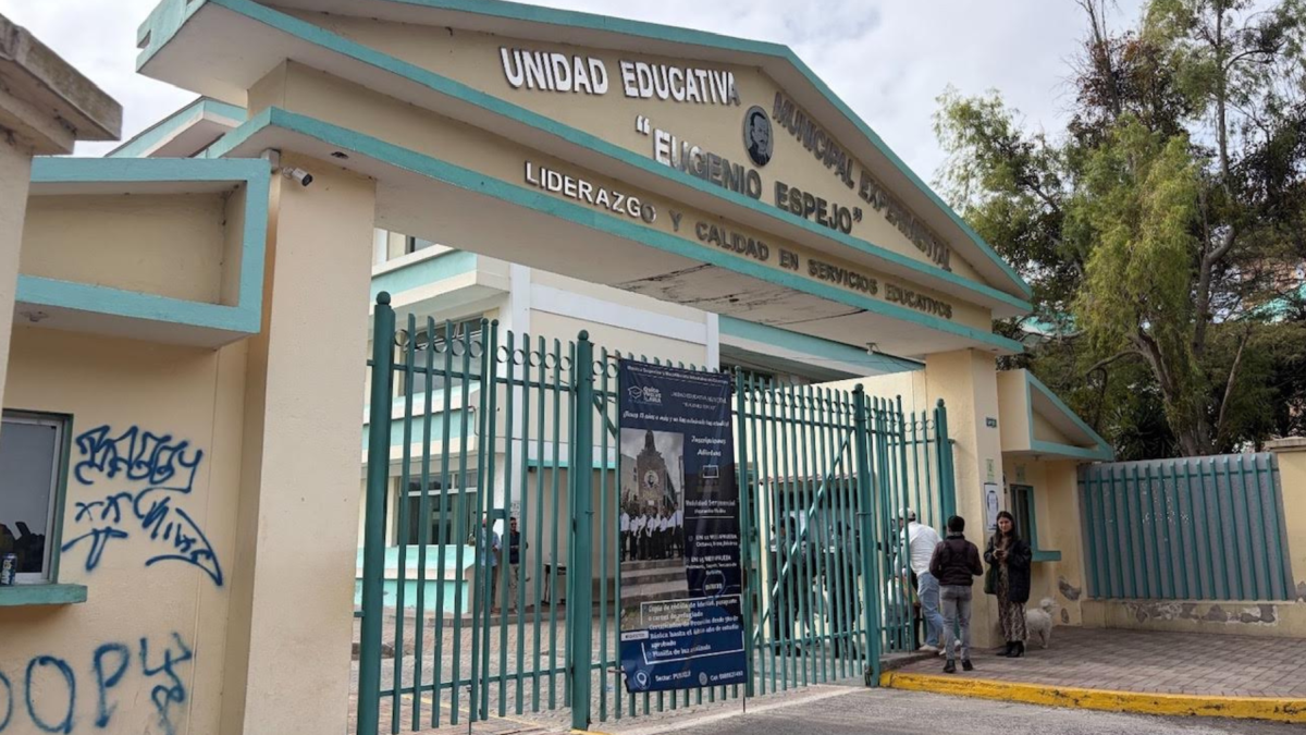 La Unidad Educativa Municipal Eugenio Espejo de Quito es la más numerosa. Acoge a 3.400 estudiantes.