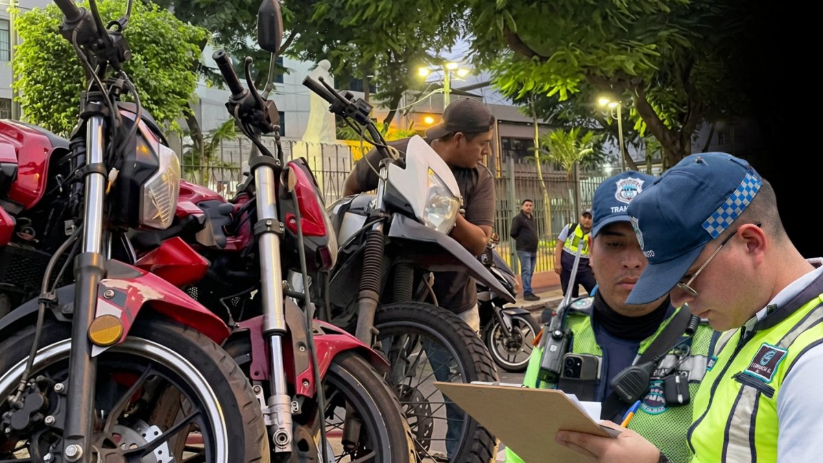Doce vehículos fueron retenidos durante un control a sus agentes.