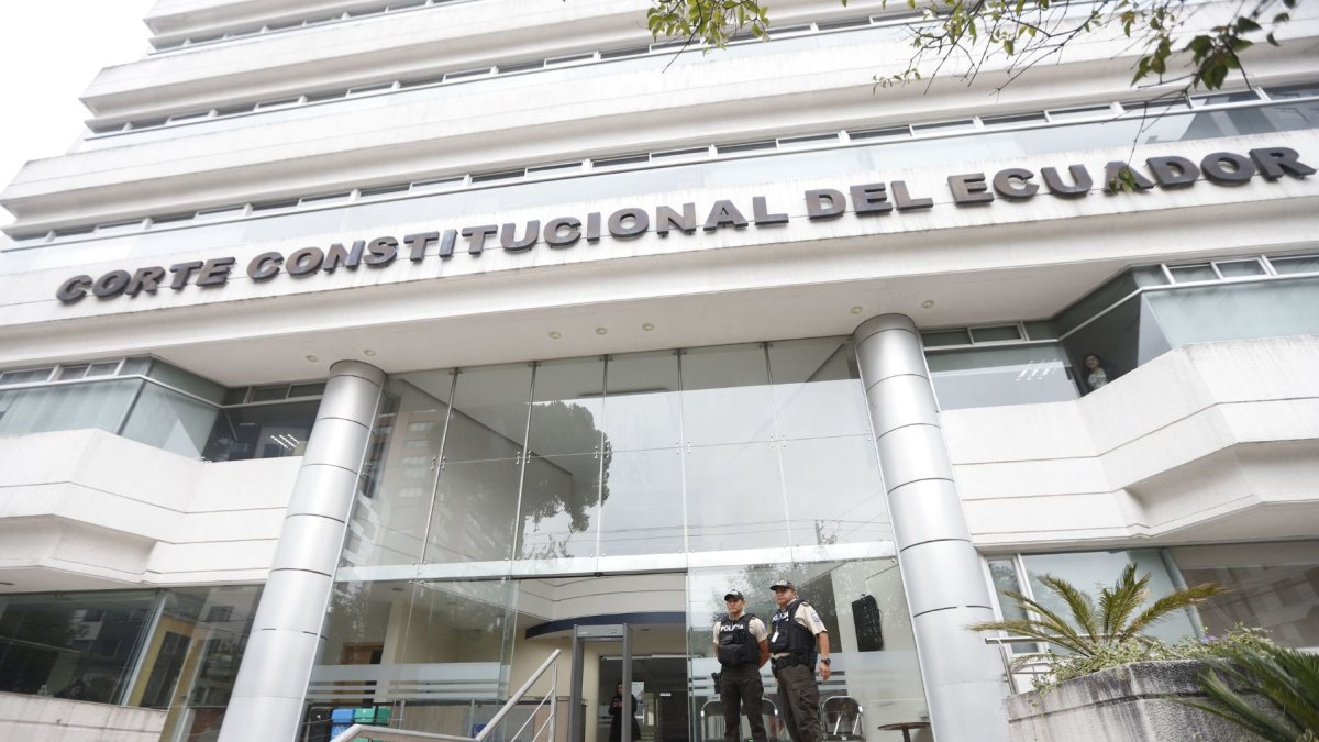 La Corte Constitucional es el máximo órgano de control, interpretación y administración de justicia constitucional de Ecuador.