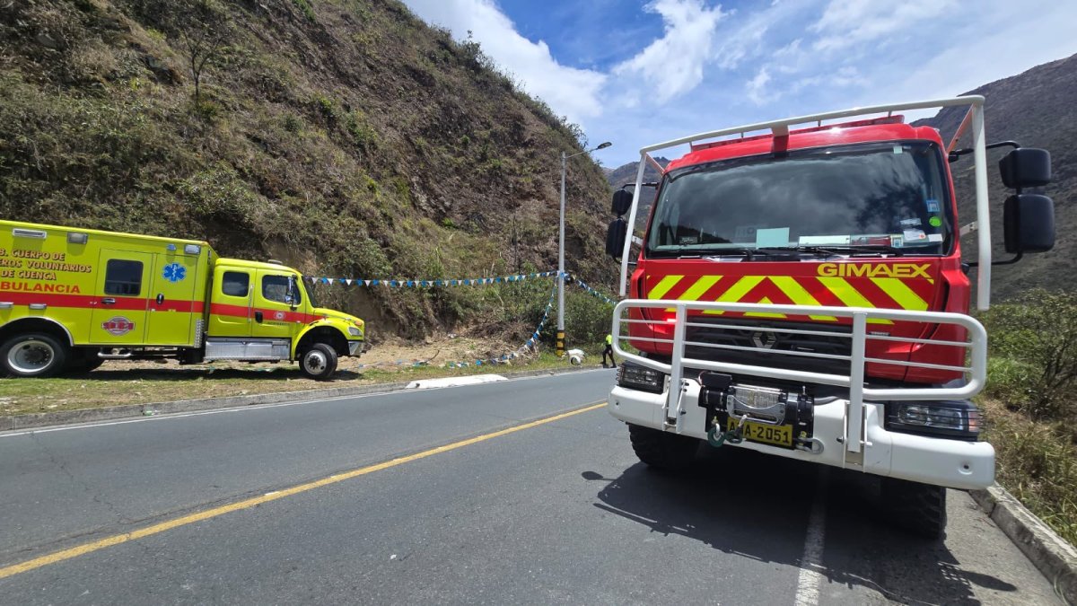 Una pareja falleció al caer hacia un barranco en la vía Cuenca- Molleturo.
