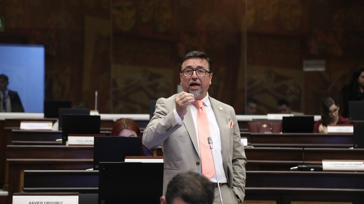El legislador gobiernista Xavier Ordóñez planteó el cambio del orden del día para proponer un proceso de fiscalización