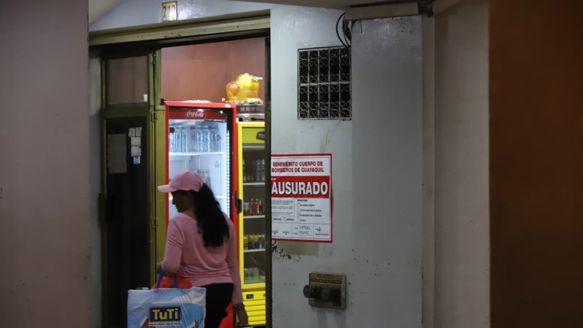 El operativo se realizó en un inmueble ubicado en las calles Chiriboga y Chile, en pleno sector Bahía de Guayaquil.