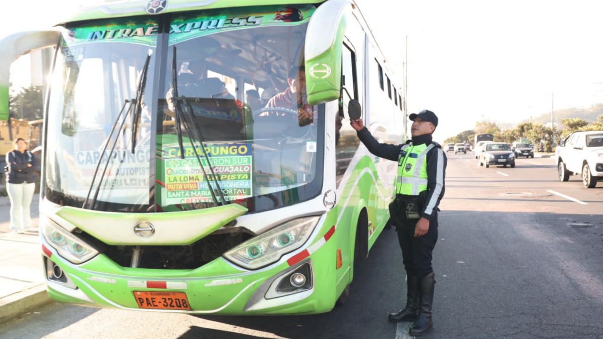 Buses que circulan por la Panamericana Norte pasaron por controles de la AMT.