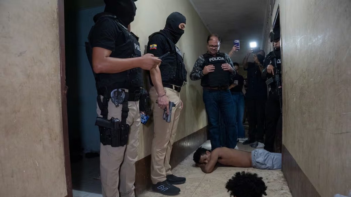 John Reimberg, ministro del Interior, informó sobre los resultados de los operativos durante el toque de queda.