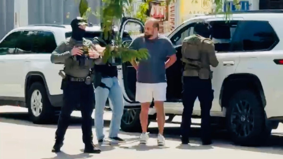 ¿Cómo podía Xavier Jordán, acusado por magnicidio y corrupción hospitalaria, procesado en el caso Metástasis y relacionado con narcotraficantes, andar campante por Florida, asistir al Mundial?