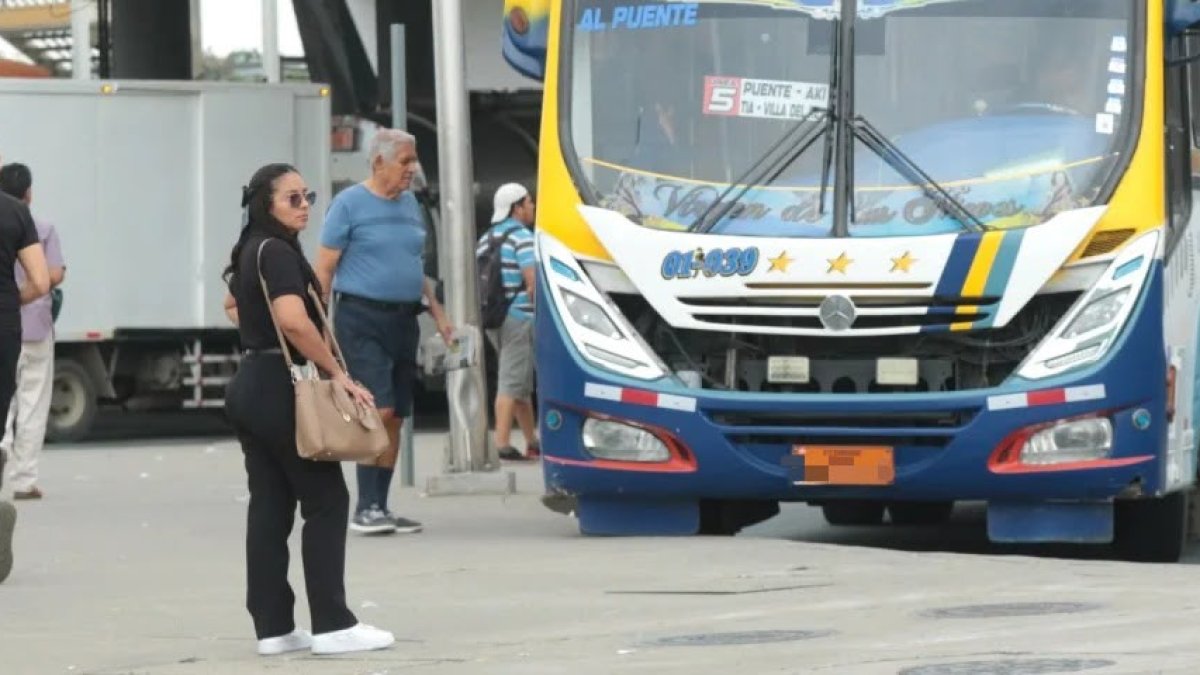 Imagen referencial. La ATM busca que estas unidades recojan pasajeros únicamente en puntos autorizados.