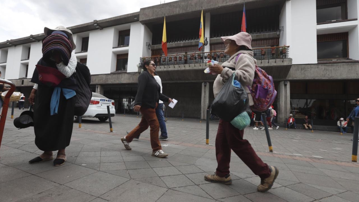 Nueve candidaturas están calificadas para correr por la alcaldía de Quito, ciudad con 2.7 millones de habitantes.