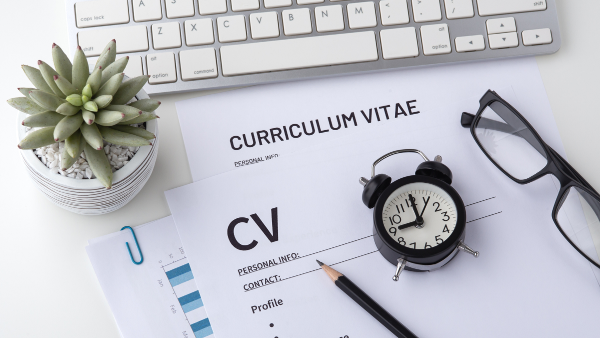 El Currículo Nacional por Competencias busca fortalecer el aprendizaje de niños y adolescentes mediante conocimientos, habilidades, valores y herramientas para la vida cotidiana.