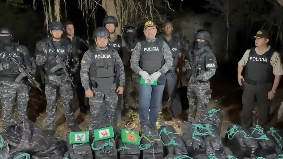 John Reimberg, ministro del Interior, informó sobre el operativo ejecutado en Manabí contra estructuras de delincuencia organizada.
