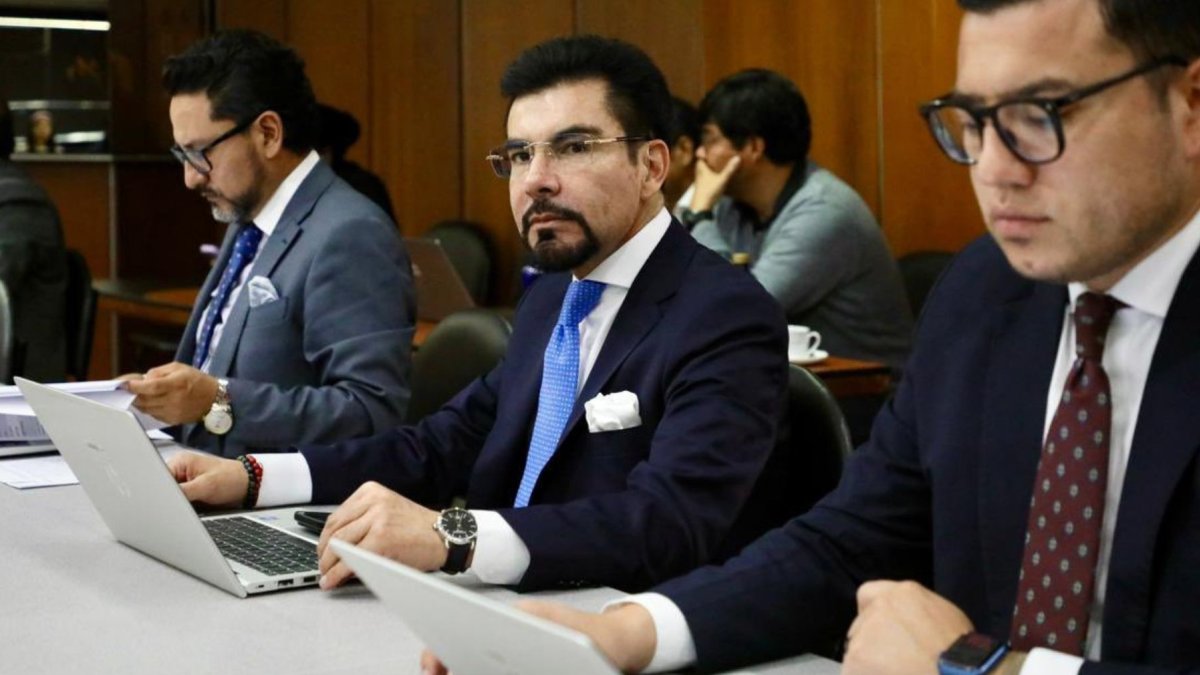 El fiscal general encargado, Carlos Alarcón, es uno de los mejores puntuados del concurso.