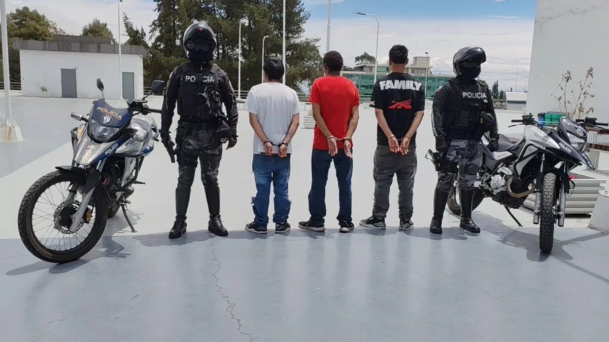 En el operativo fueron aprehendidos tres jóvenes: dos de 18 años y uno de 23.