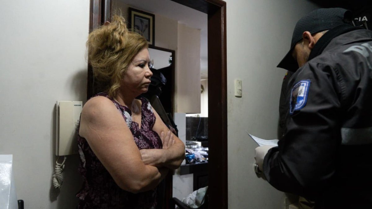 Investigación de 8 meses reveló uso de certificados médicos y huellas falsas en Ecuador.