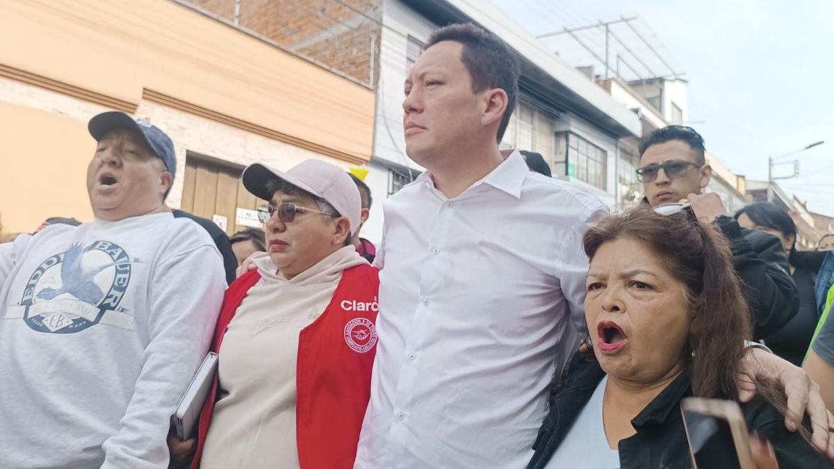 En marzo pasado, el alcalde suspendido de Cuenca, Cristian Zamora, encabezó una marcha para rechazar los allanamientos ejecutados en aquel momento.