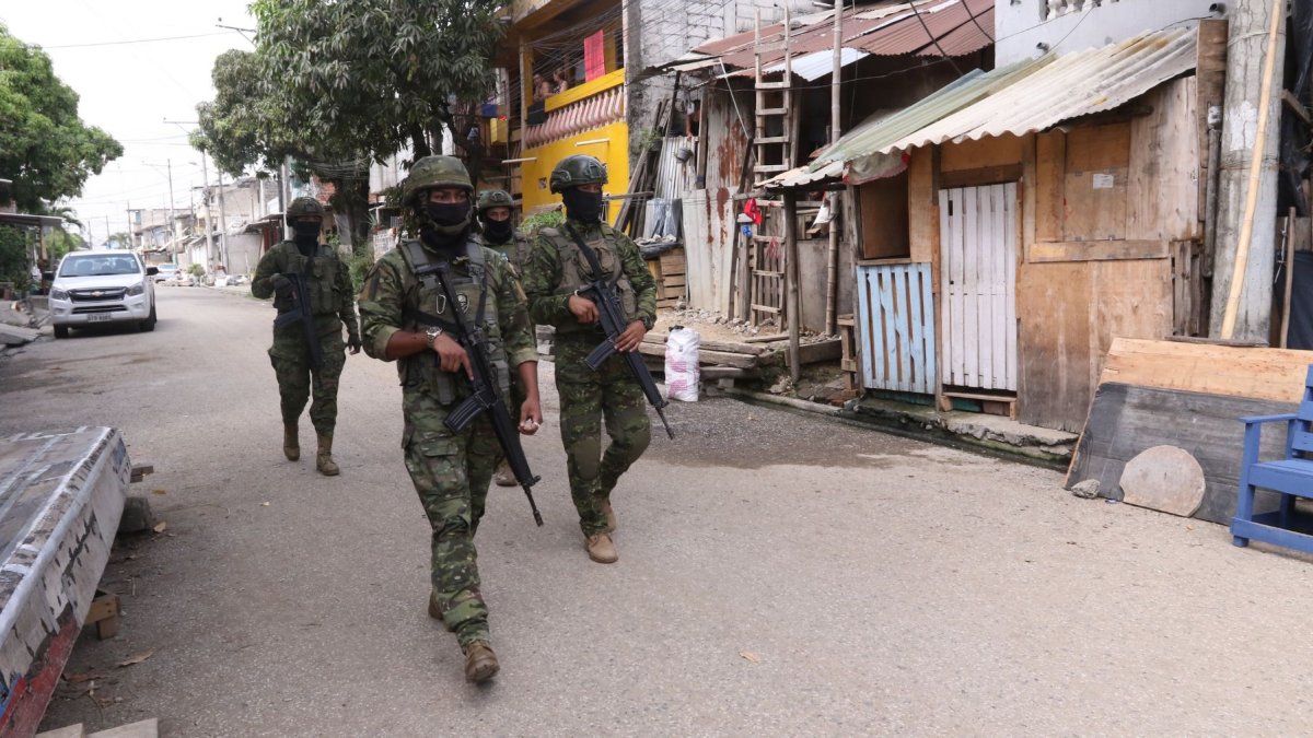 Investigan red de sicariato de Los Lobos en el norte de Guayaquil tras recientes capturas.
