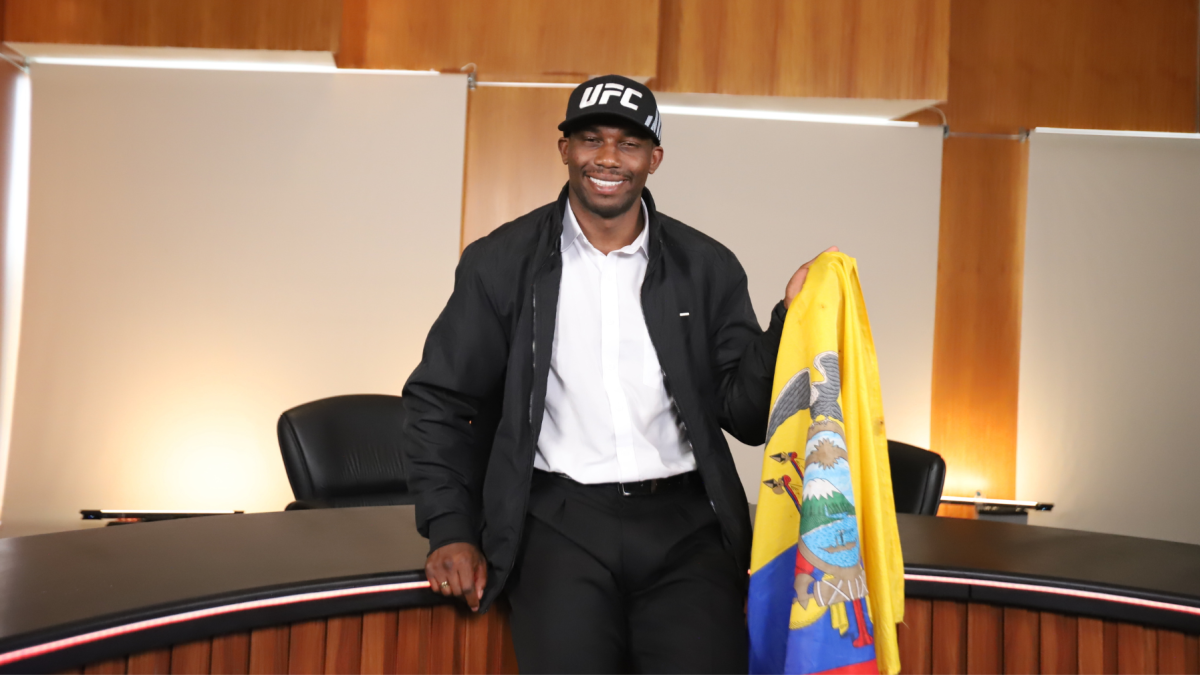 Mayton Perea durante su visita a EXPRESO, donde habló sobre su llegada a UFC y sus próximos desafíos