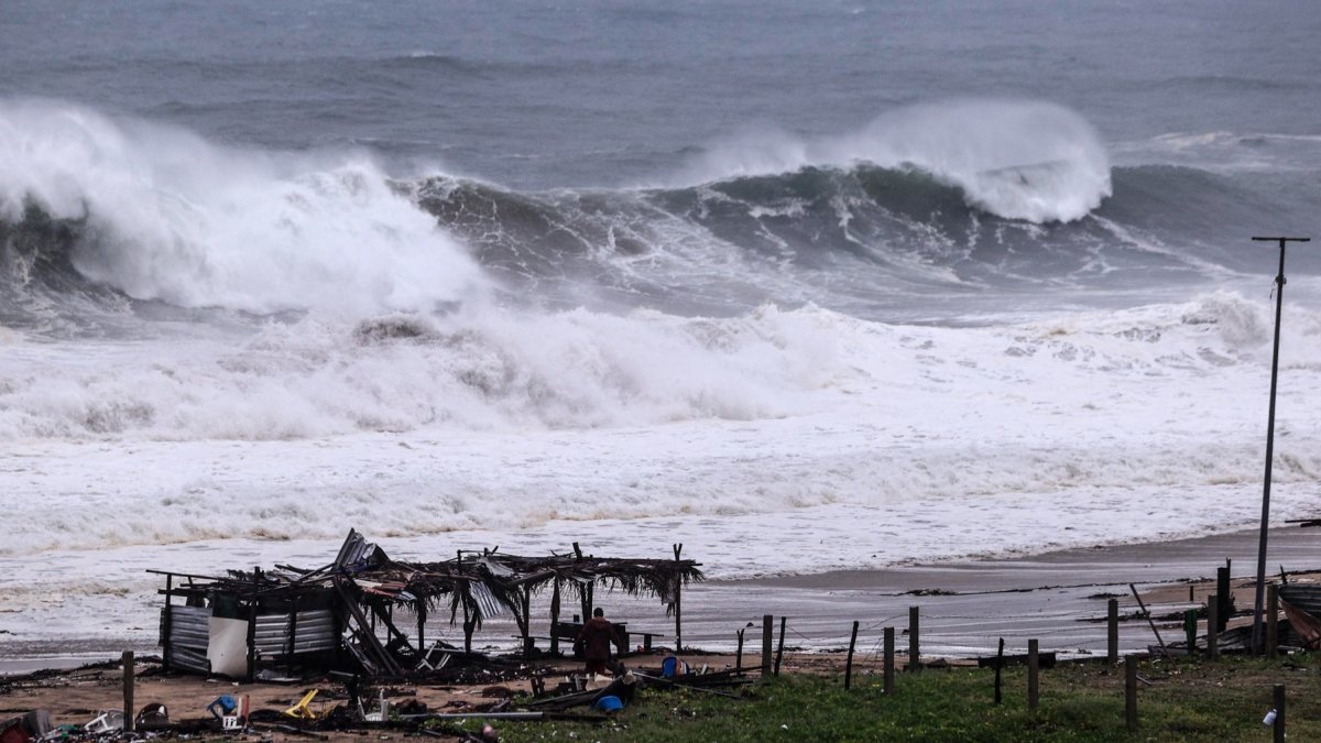 El huracán Polo ha alcanzado este martes la categoría 5, la máxima en la escala Saffir-Simpson, frente a las costas del Pacífico mexicano.
