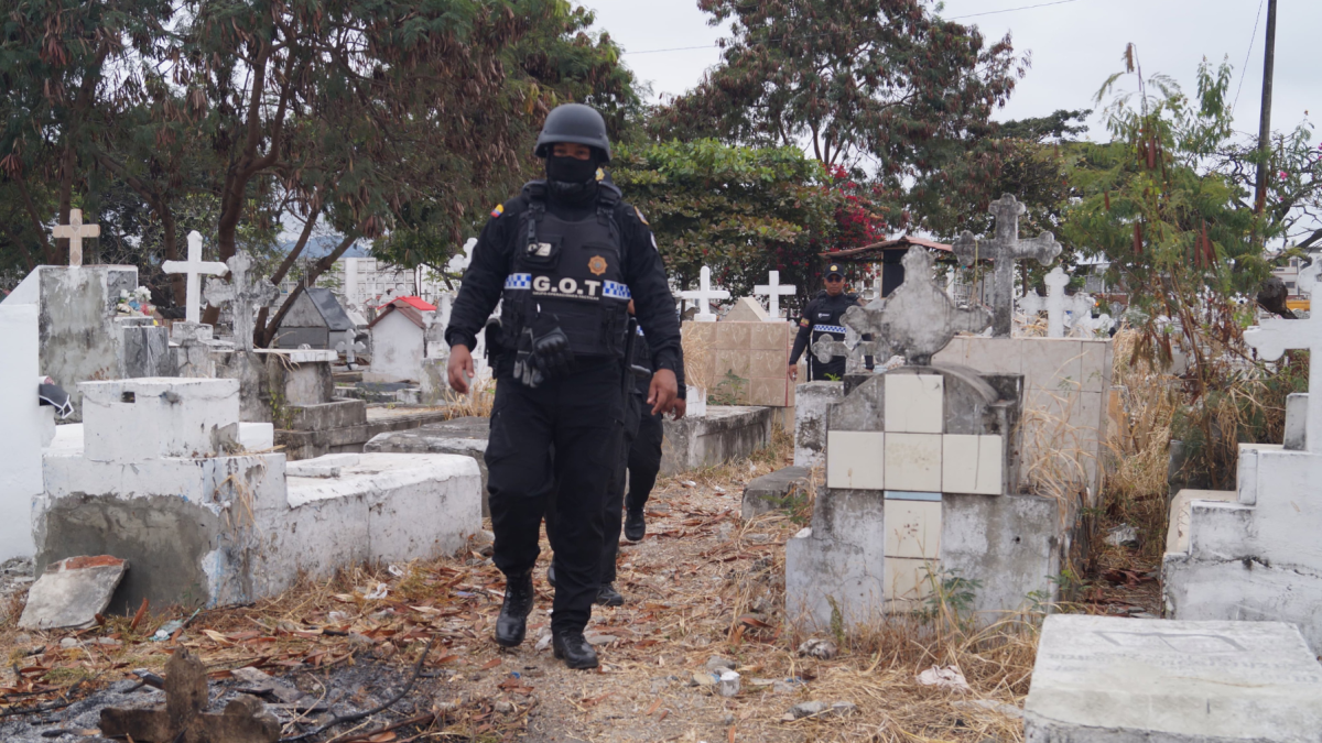Una red de cobro ilegales operaría en el cementerio Ángel María Canals.