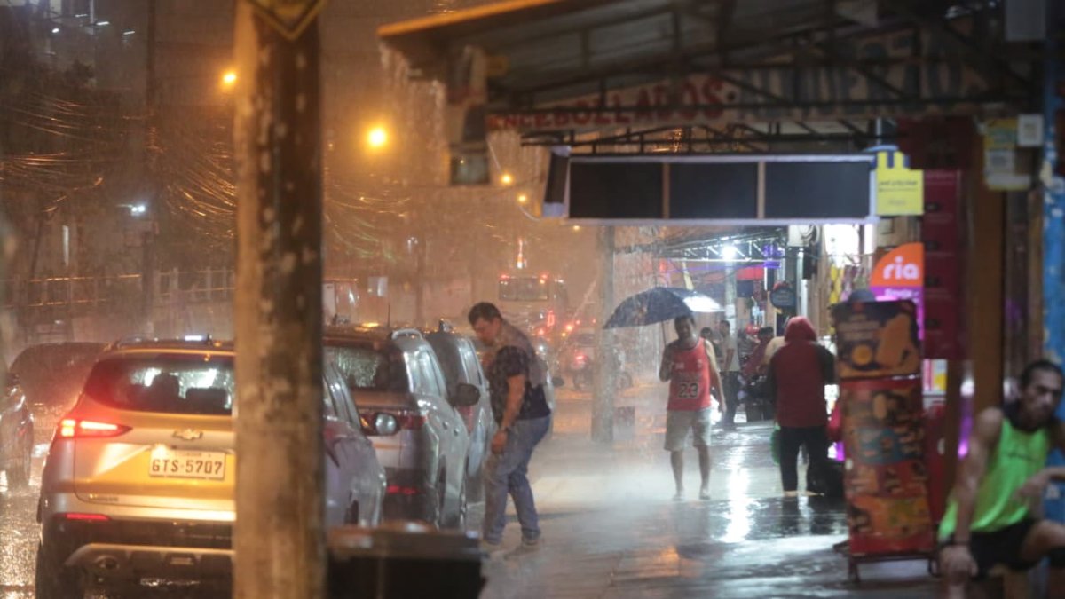 Lluvia en la Martha de Roldós