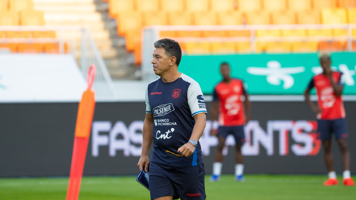 Marcelo Gallardo dirigió este 23 de septiembre su primer entrenamiento con Ecuador en Suwon, Corea del Sur, previo a su debut ante la selección local.