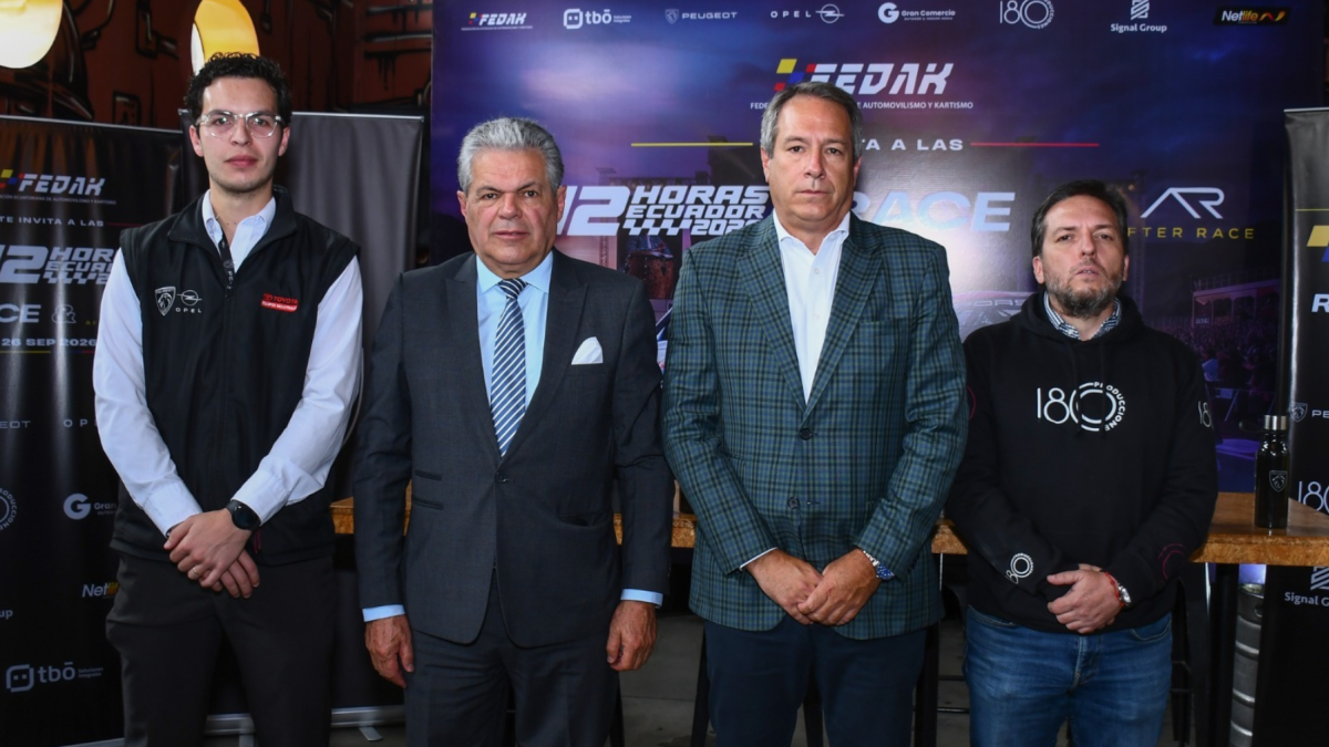 Dirigentes de la Fedak y auspiciantes en la presentación oficial de la prueba.