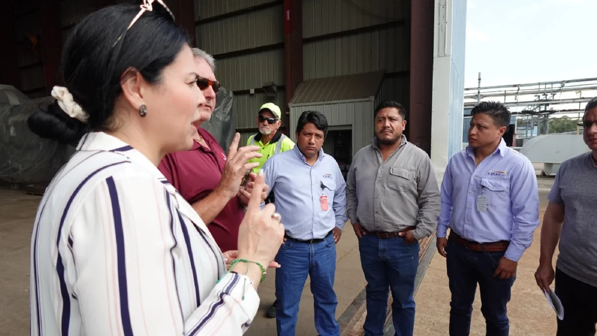Septiembre de 2024: Los técnicos de Celec: Nelson Castro, Celso Sánchez y Paúl Flores junto con John Manning, CEO de Progen, y Karla Saud, en las inspecciones de equipos.
