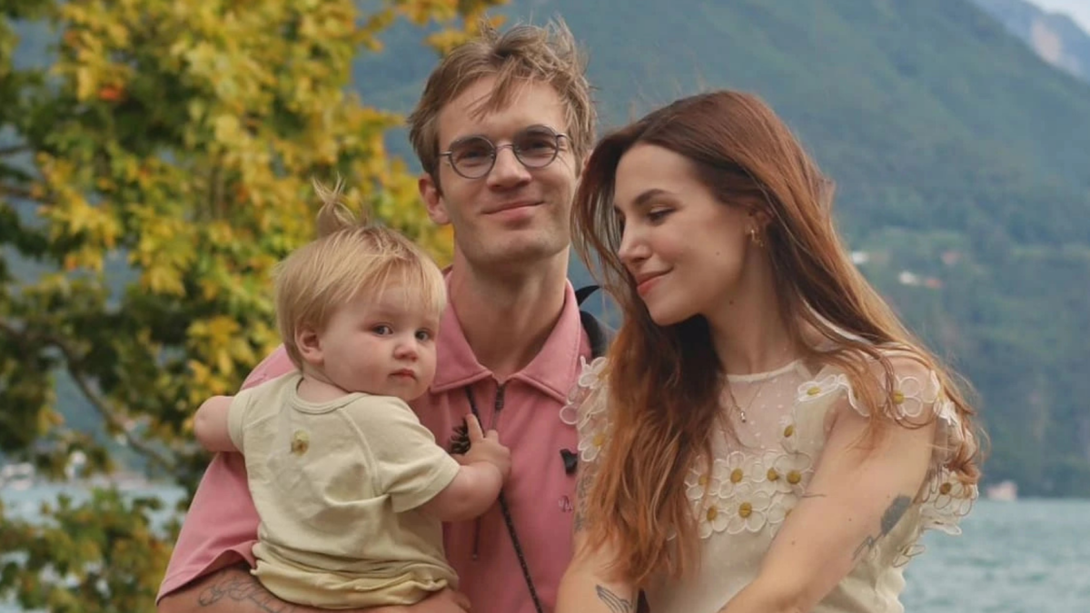 Pewdiepie (Felix Kjellberg) junto a su esposa Marzia Bisognin y su hijo Björn.