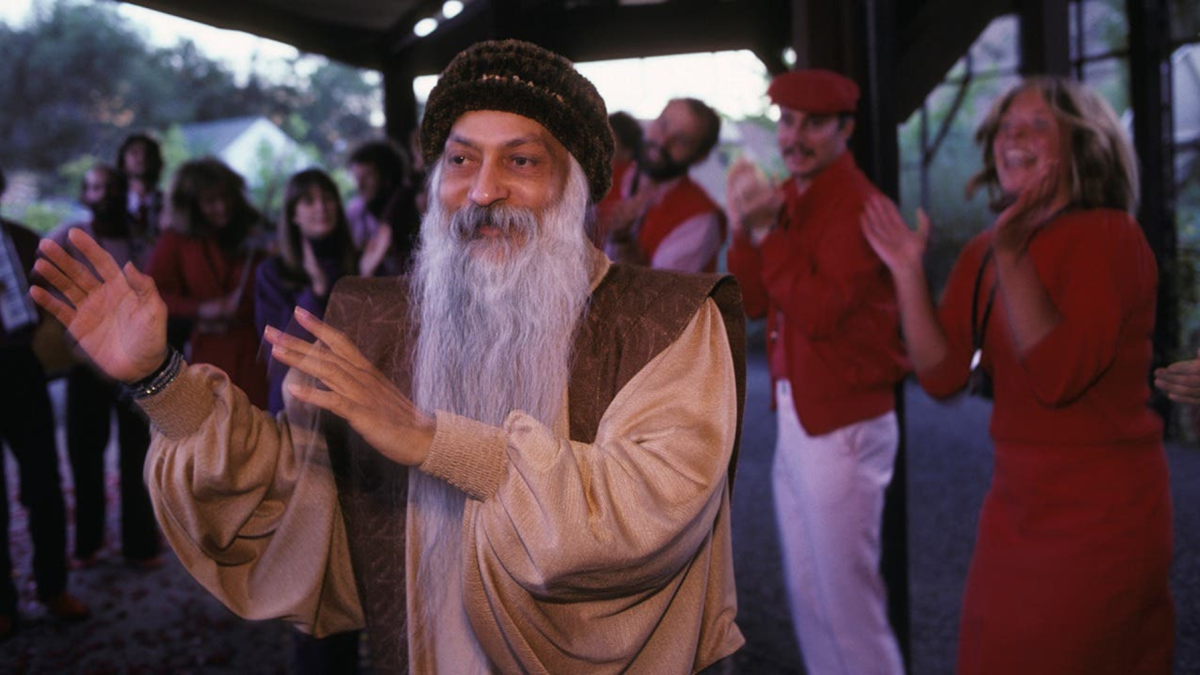 Wild Wild Country reconstruye la historia de Osho y la comunidad que creó en Oregón.