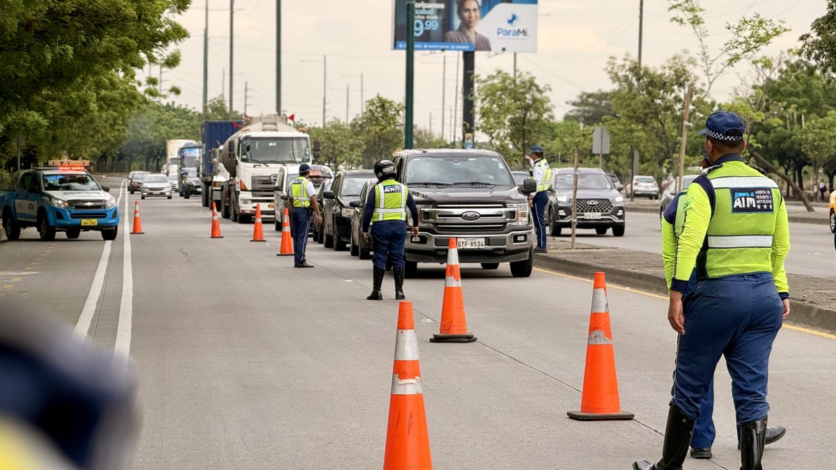 La ATM inició controles preventivos de velocidad con cinemómetros en la avenida Narcisa de Jesús de Guayaquil.