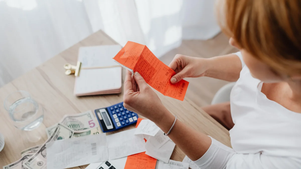 Los adultos mayores pueden solicitar al SRI la devolución del IVA pagado en determinadas compras de bienes y servicios de primera necesidad.