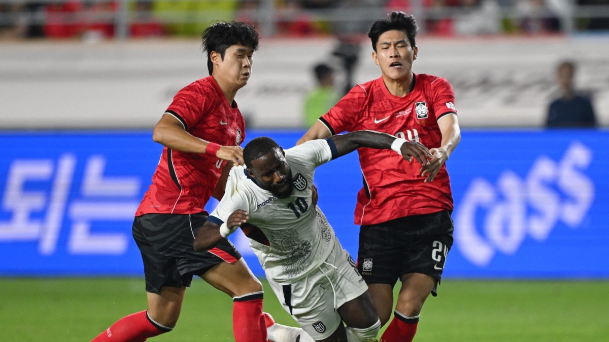 Ecuador cayó 3-0 ante Corea del Sur en el debut de Gallardo y ahora apunta a corregir errores antes del duelo con Japón.