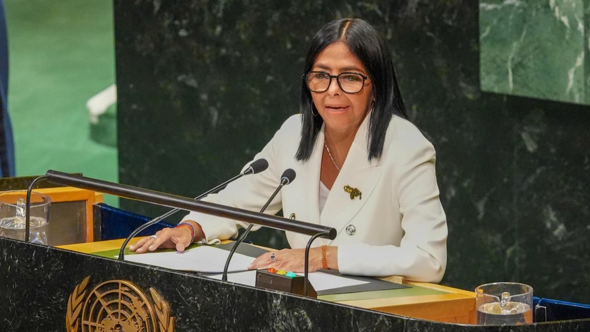 La presidenta encargada de Venezuela, Delcy Rodríguez, habla durante la 81ª Asamblea General de Naciones Unidas este miércoles, en Nueva York (Estados Unidos).